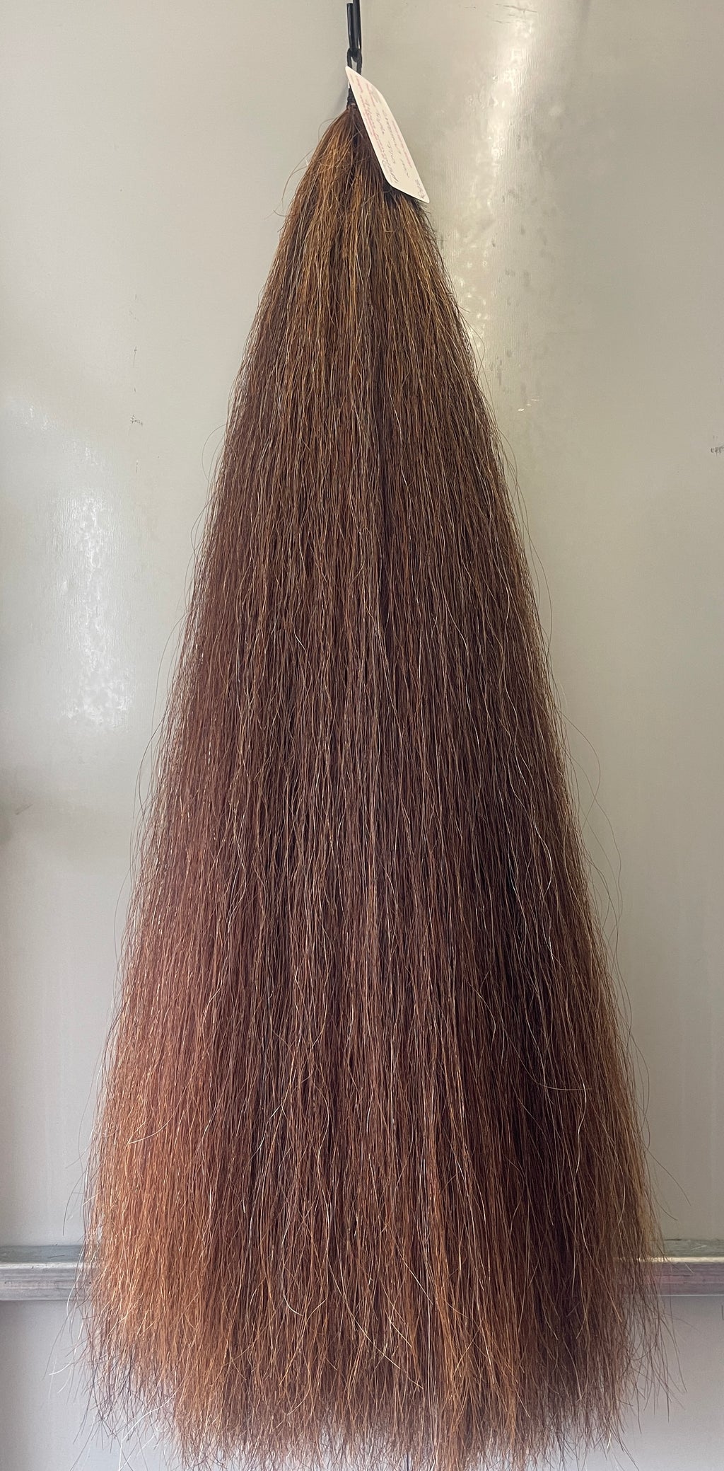 Qhorse length Chestnut mix Blend 94 cm natural end not including the Double loop. Triple plus Thickness 880g of hair.