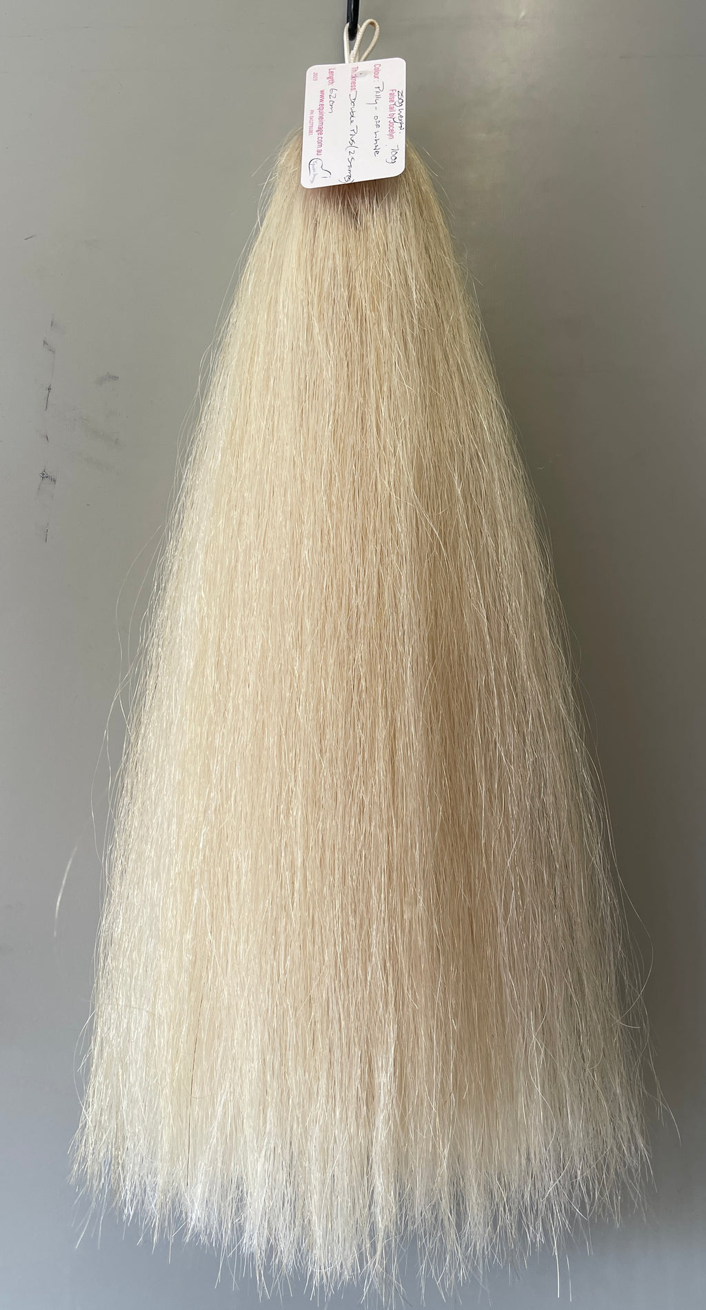 Weighted pally off white ( untoned white ) Double plus (2.5 times ) 62 cm cut end Final weight 700g