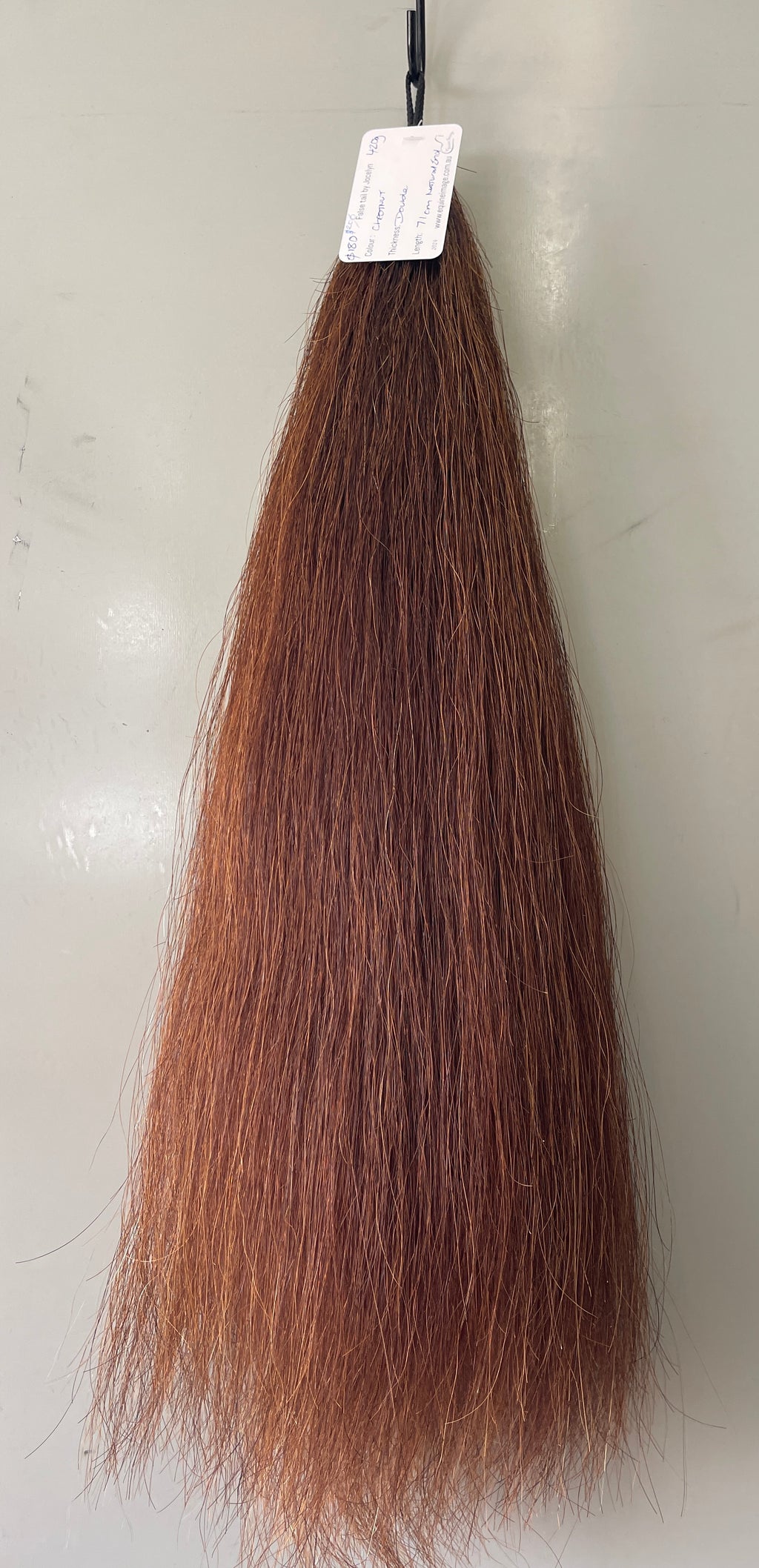 Chestnut blend Double plus about 2.5 times cut @65 cm -71 cm natural end