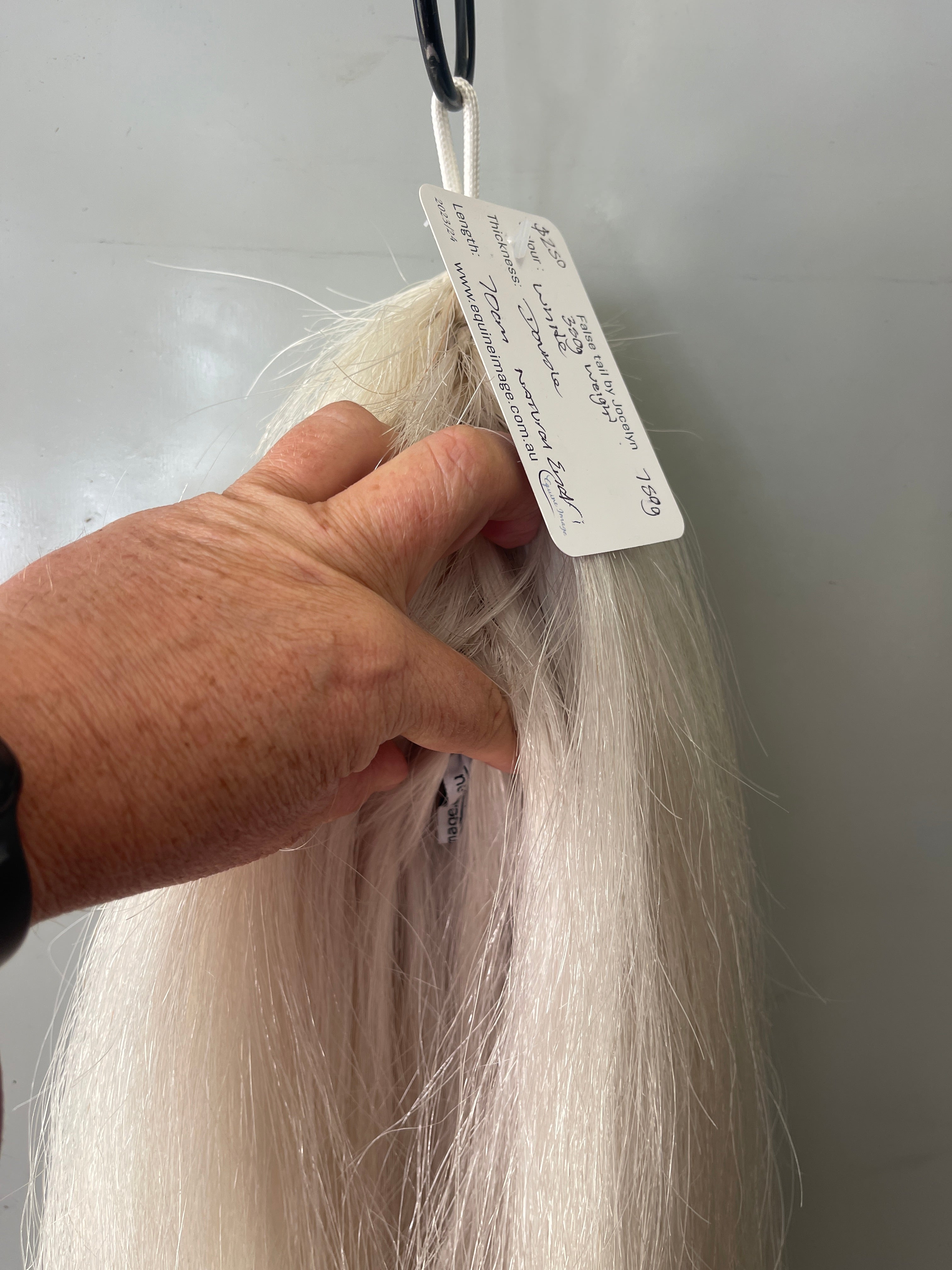 Weighted white False Tail 70 cm natural end Double thickness Final weight 750g
