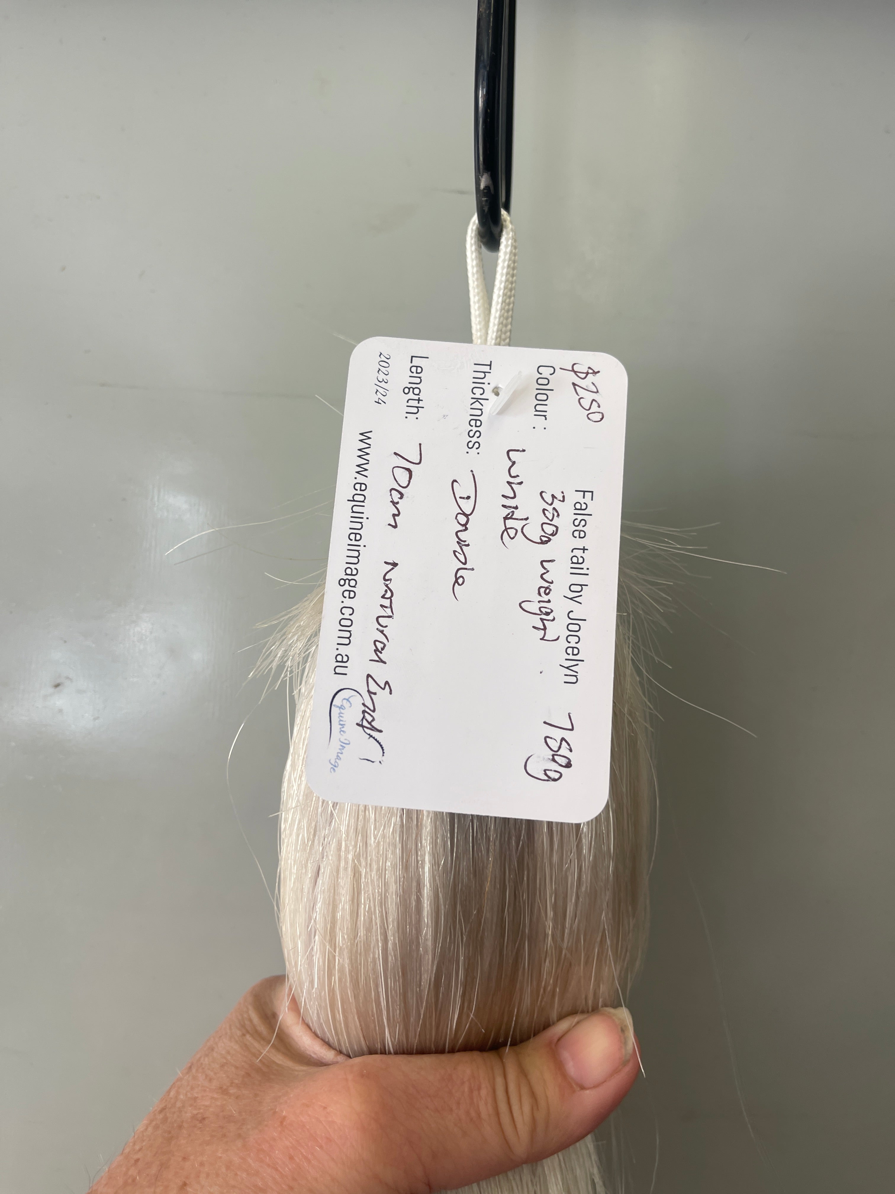 Weighted white False Tail 70 cm natural end Double thickness Final weight 750g