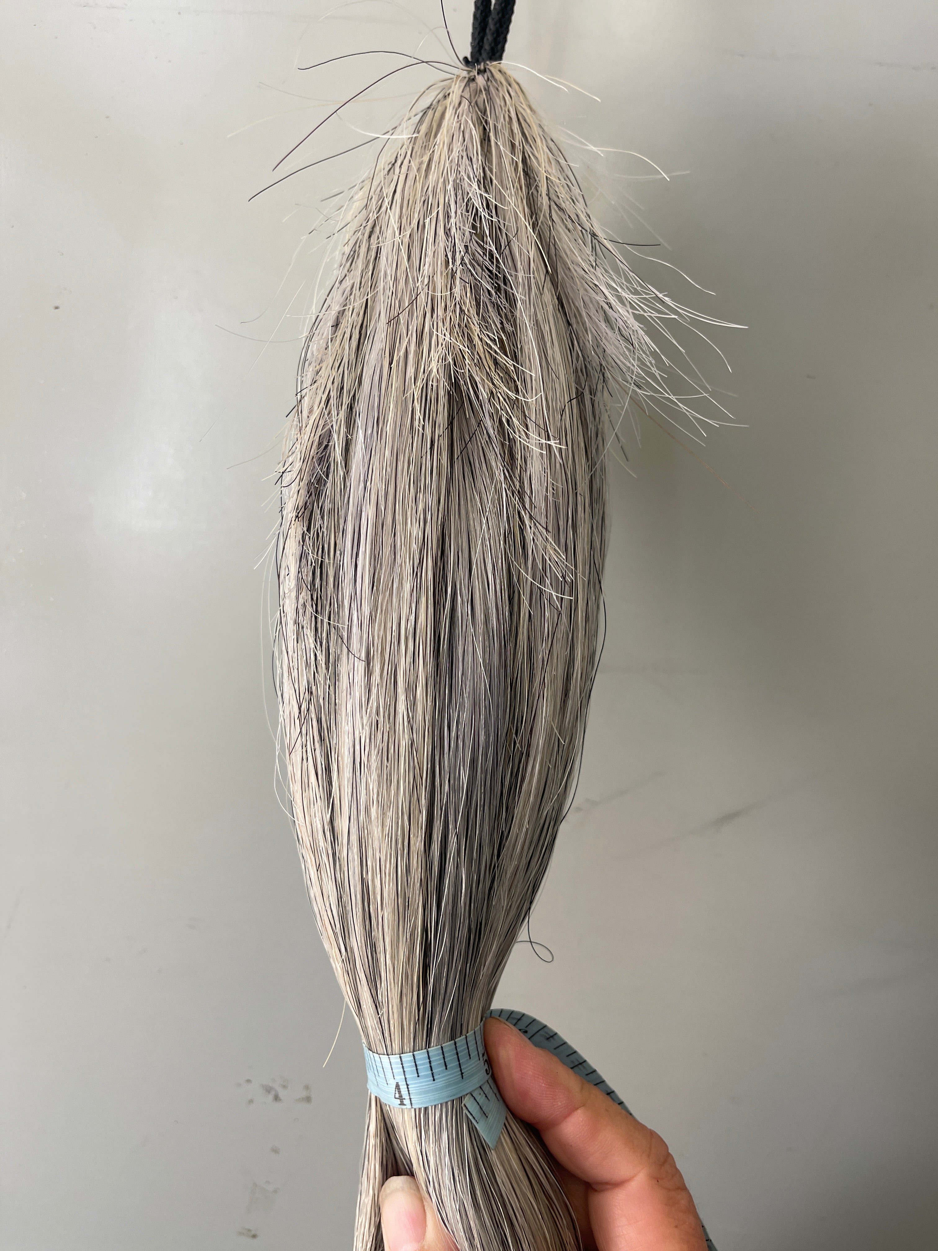 Medium to light grey blend Full plus plus 76 cm natural end