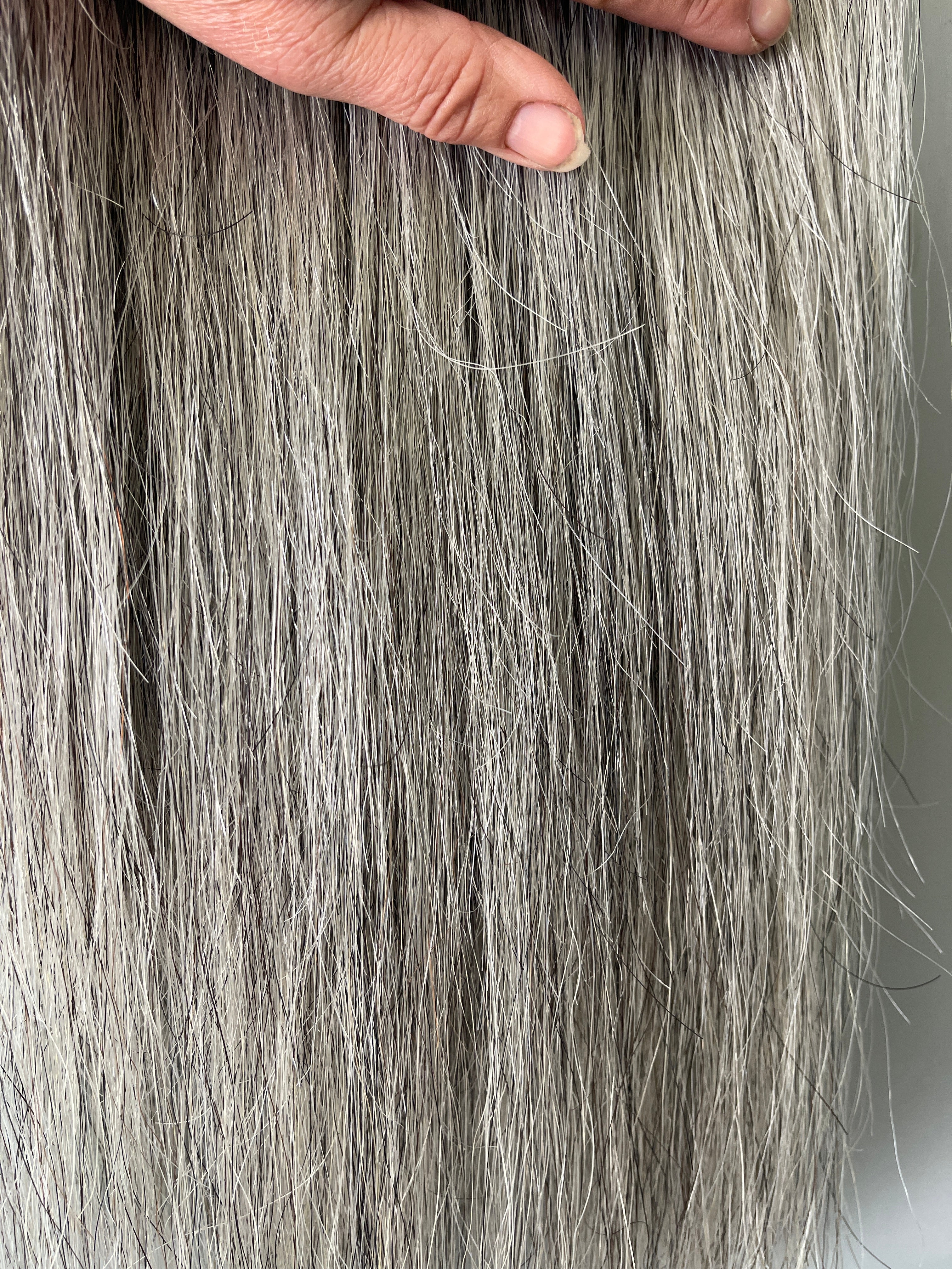 Medium to light grey blend Full plus plus 76 cm natural end
