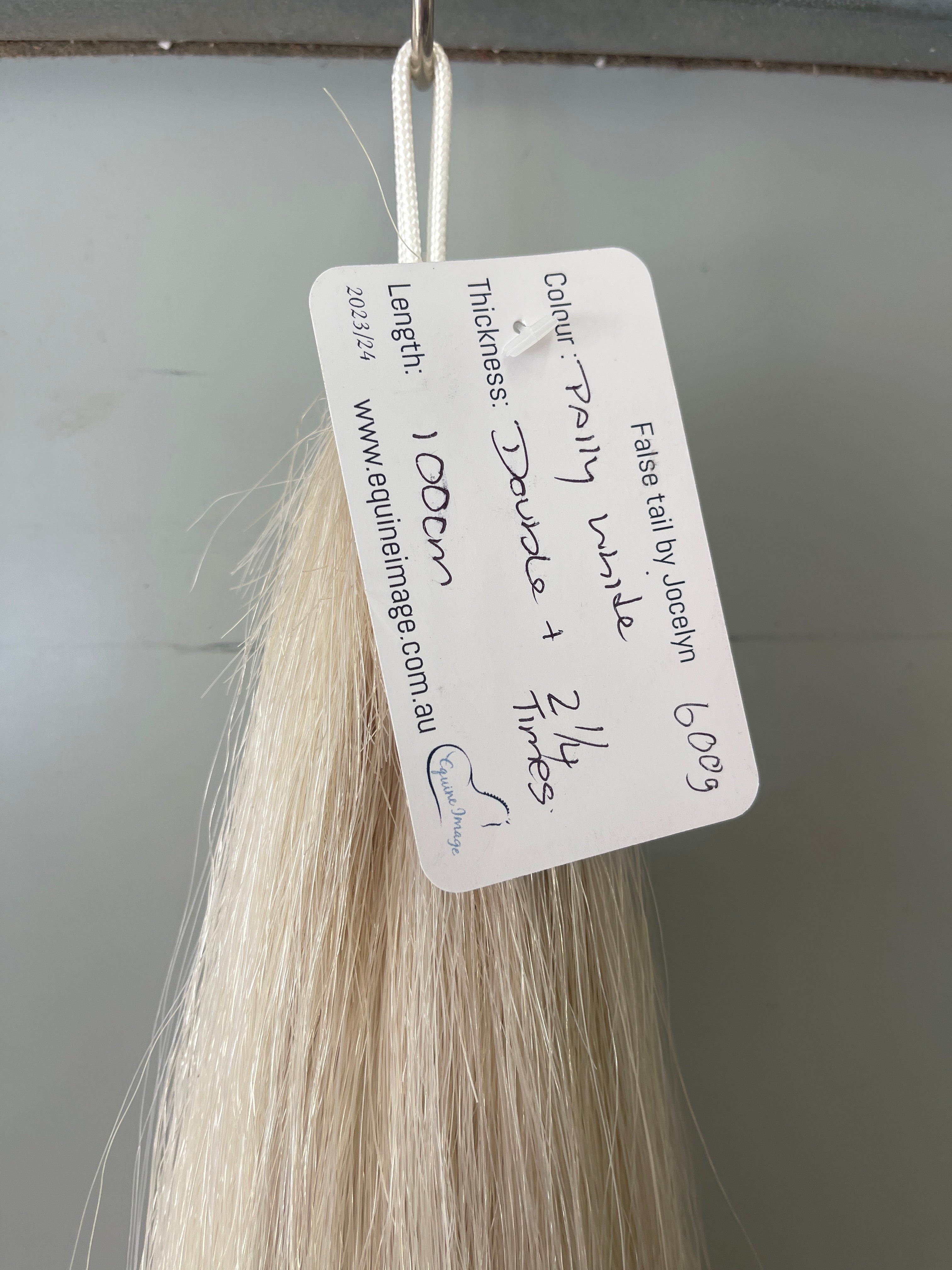 Qhorse Length 100 cm Pally white Big Double 600g of hair